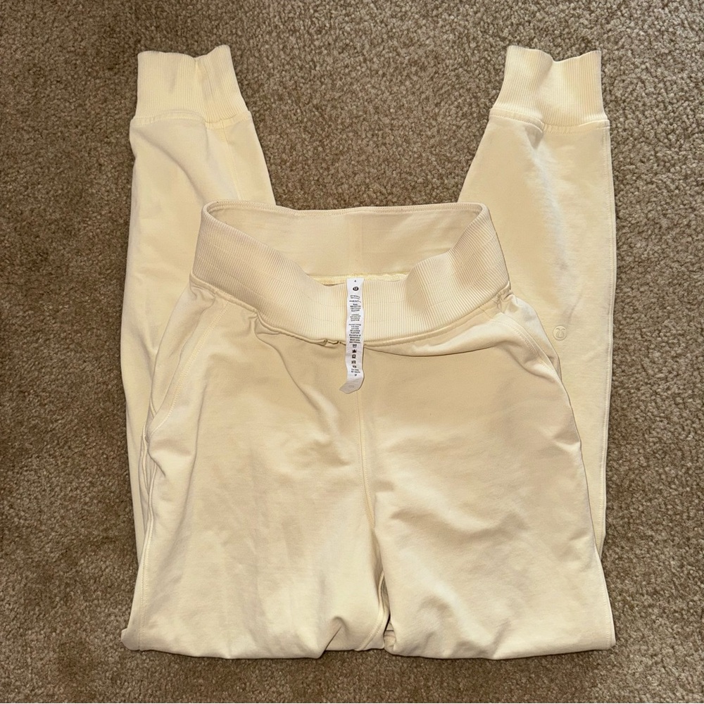 EUC, Lululemon LA Warm Down High-Rise Jogger, Lemon Chiffon, Size 4, NO PILLING! - Picture 7 of 7
